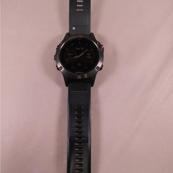 Garmin Fenix 5 Watch with Accessories - Picture 7 of 8